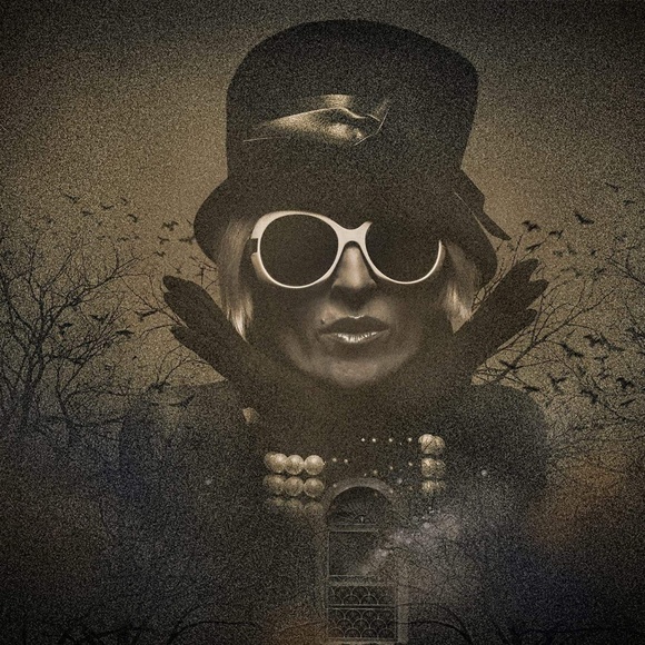 Meet your Posher, Lisa - Picture 1 of 1